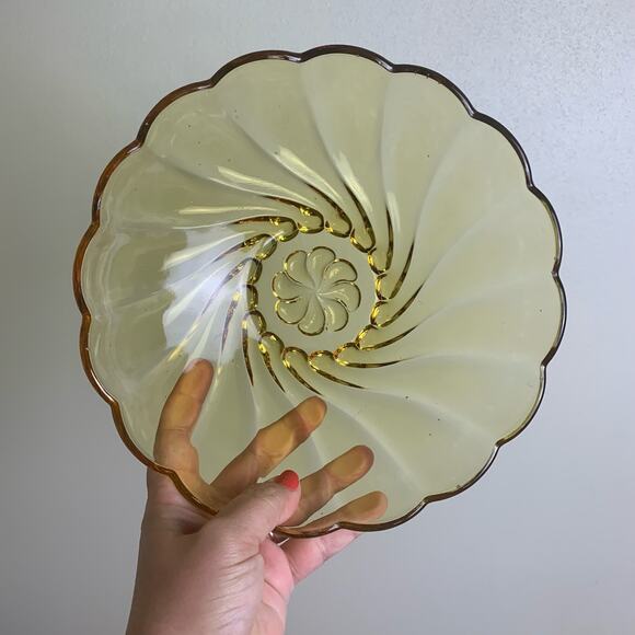 Hazel Atlas Art Glass Amber Optic Colonial Seashell Swirl Serving Bowl - Picture 7 of 7